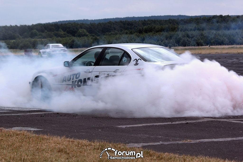 Bmw palenie gumy jak