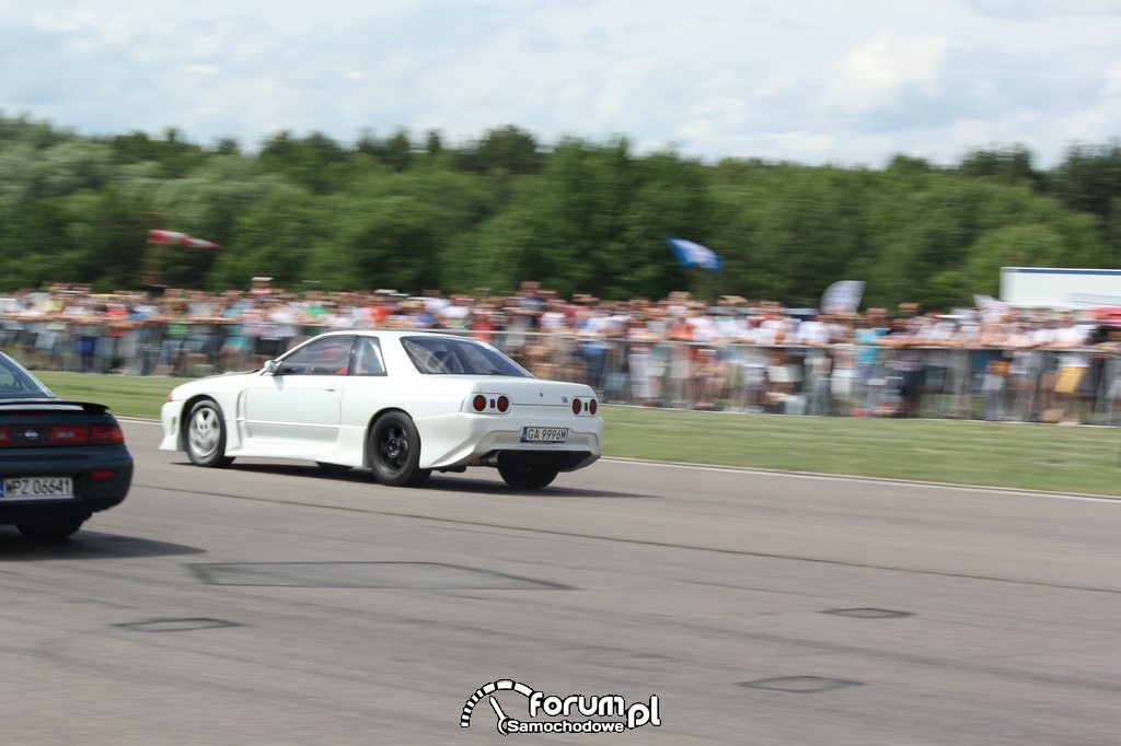 Nissan gtr vs skyline #4