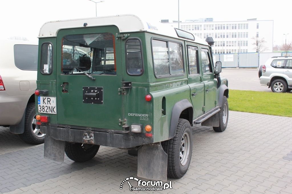 Land Rover Defender 110, tył