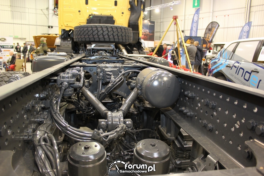 Mercedes Arocs, rama i instalacje