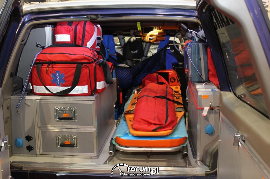 Off Road Rescue Team, wnętrze i wyposażenie samochodu medycznego