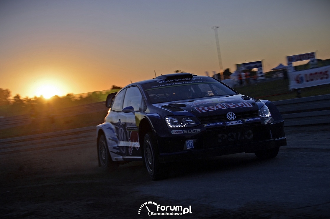 Volkswagen Polo R WRC, po zachodzie słońca