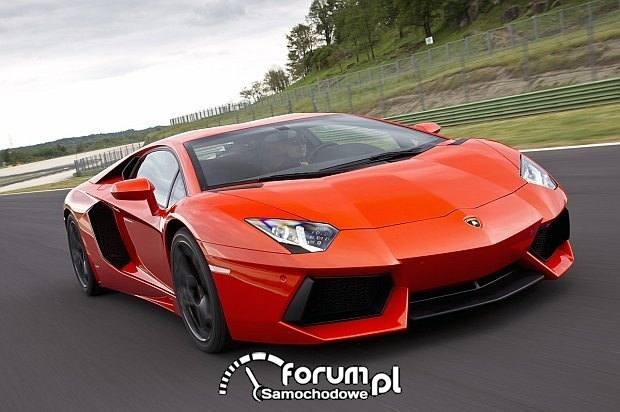 z12083480Q,Lamborghini-Aventador