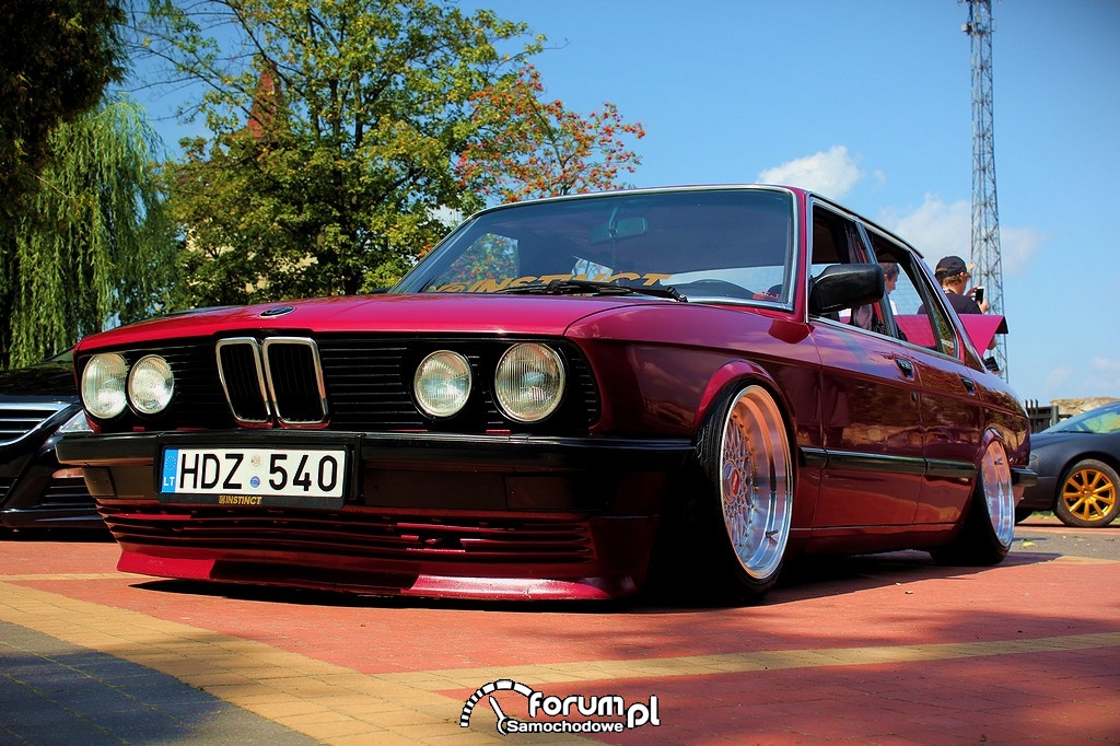BMW E28, przód