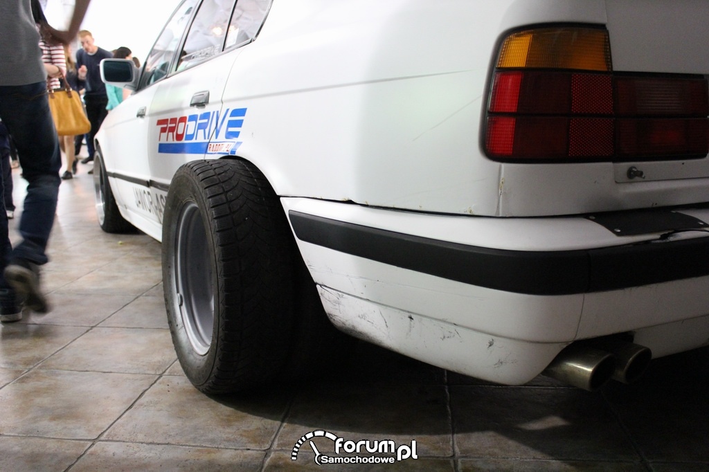 BMW E34 serii 5, koła bliźniaki do palenia gumy