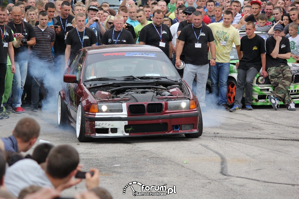 BMW E36 serii 3, palenie gumy, 1