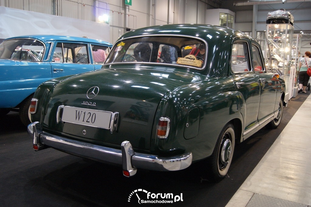 Mercedes-Benz W120, tył