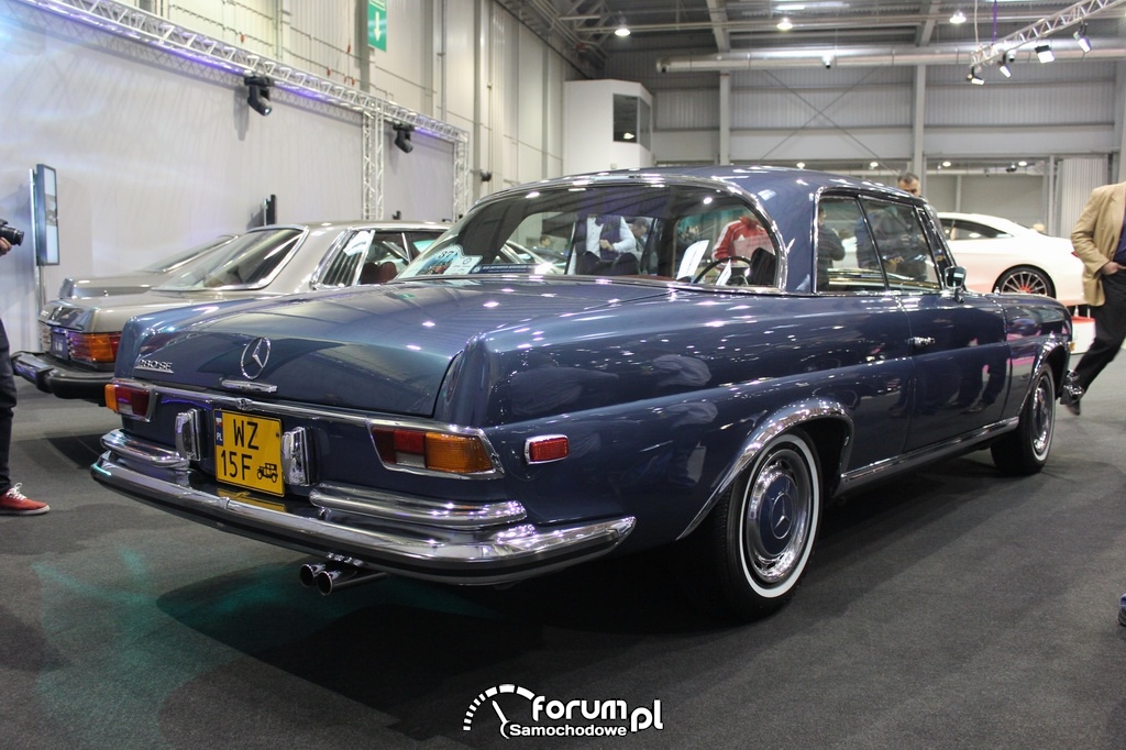 Mercedes-Benz W 111, tył