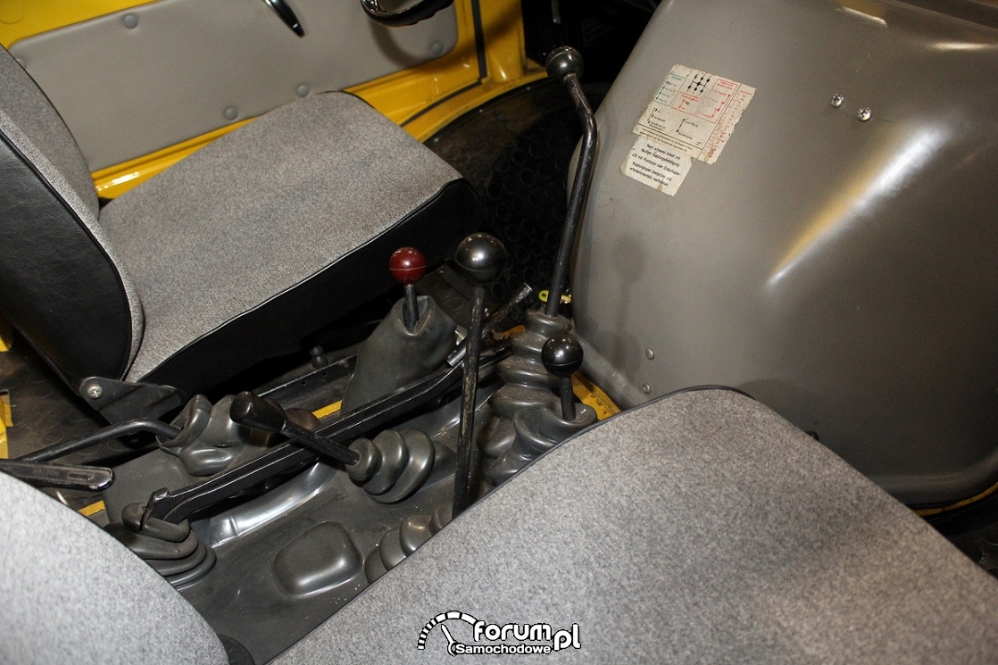 Mercedes-Benz Unimog, dźwignie przełożeń i redukcji