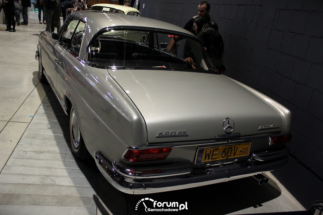 Mercedes-Benz W111 280SE, 1968 rok, tył