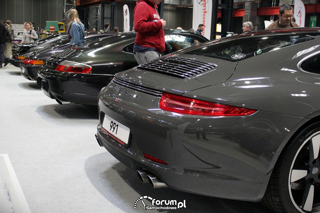 Porsche, tył