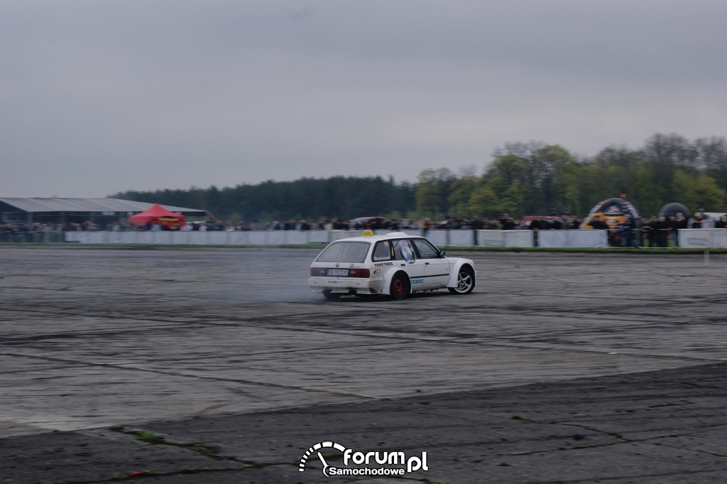 BMW E30 kombi, lotnisko, drift, 7