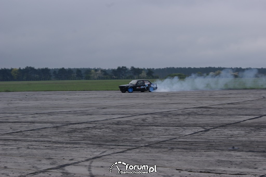 BMW E30, lotnisko, drift, 4