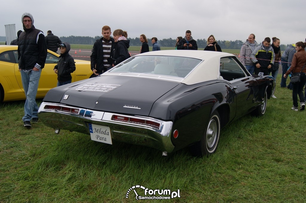 Buick Riviera, tył