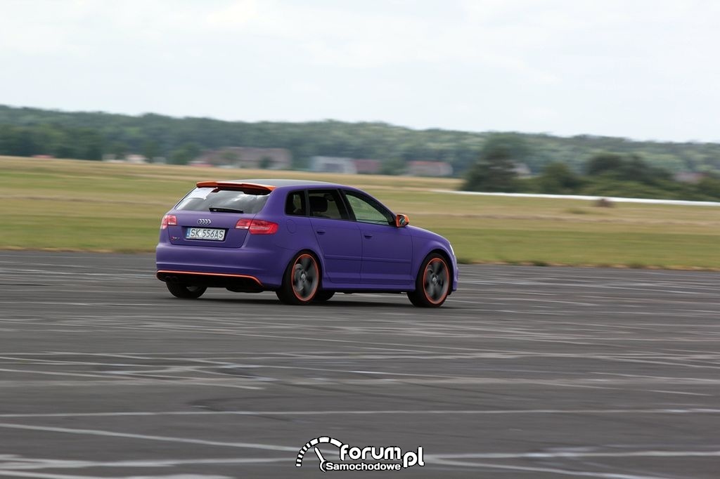 Audi RS3 na lotnisku