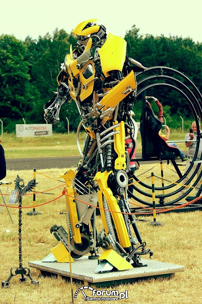 Transformers - robot z części samochodowych