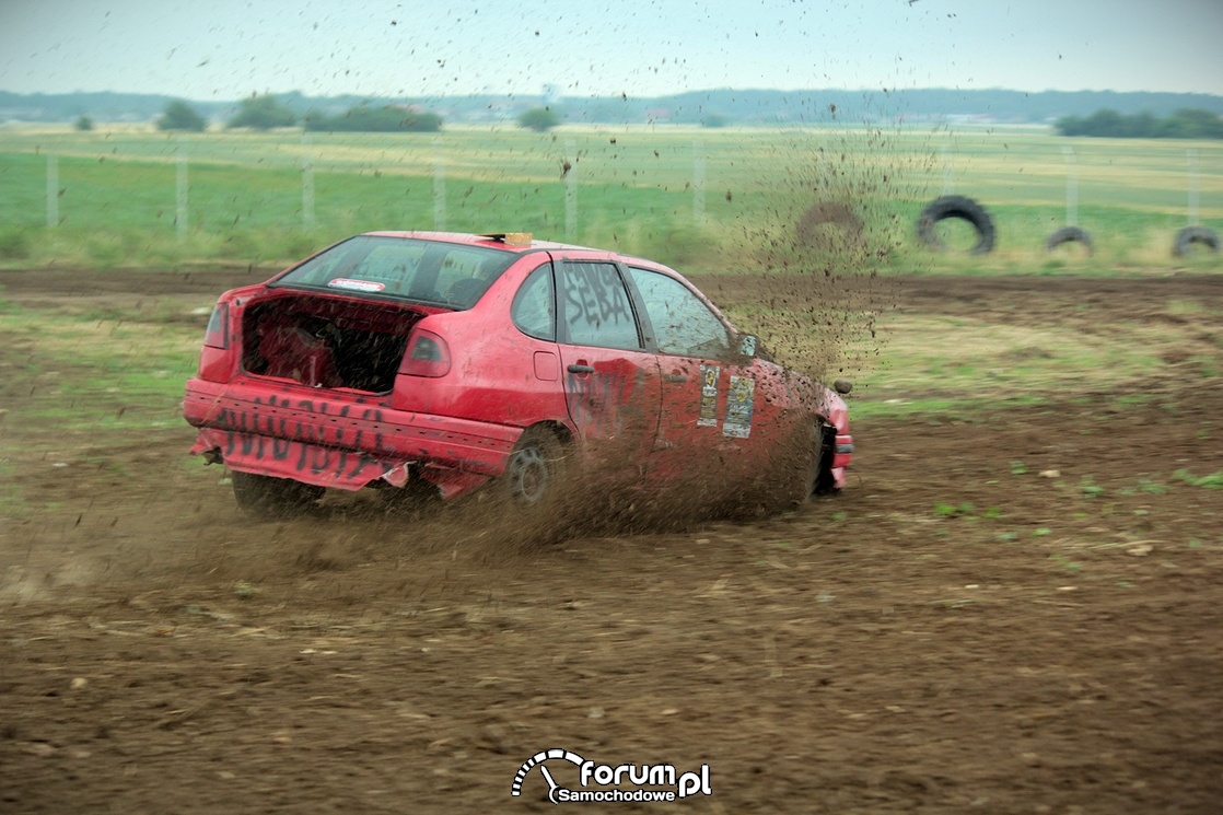 Seat Cordoba na zakręcie, Wrak Race