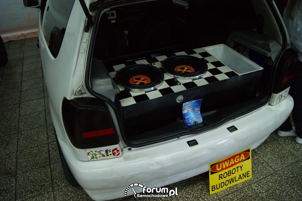 VW Polo III, zabudowa bagażnika Car audio