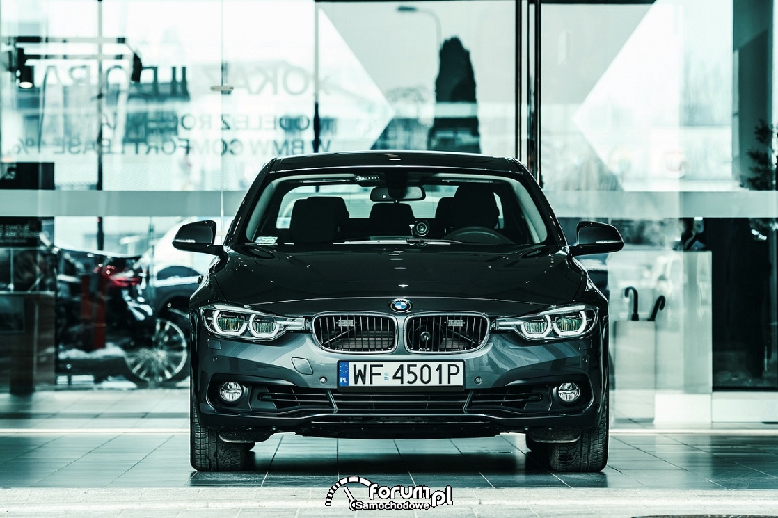 BMW 330i xDrive, nieoznakowany radiowóz, przód