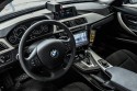 BMW 330i xDrive, nieoznakowany radiowóz, wnętrze