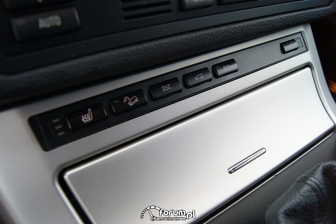 BMW X5 E53, przyciski na środkowej konsoli