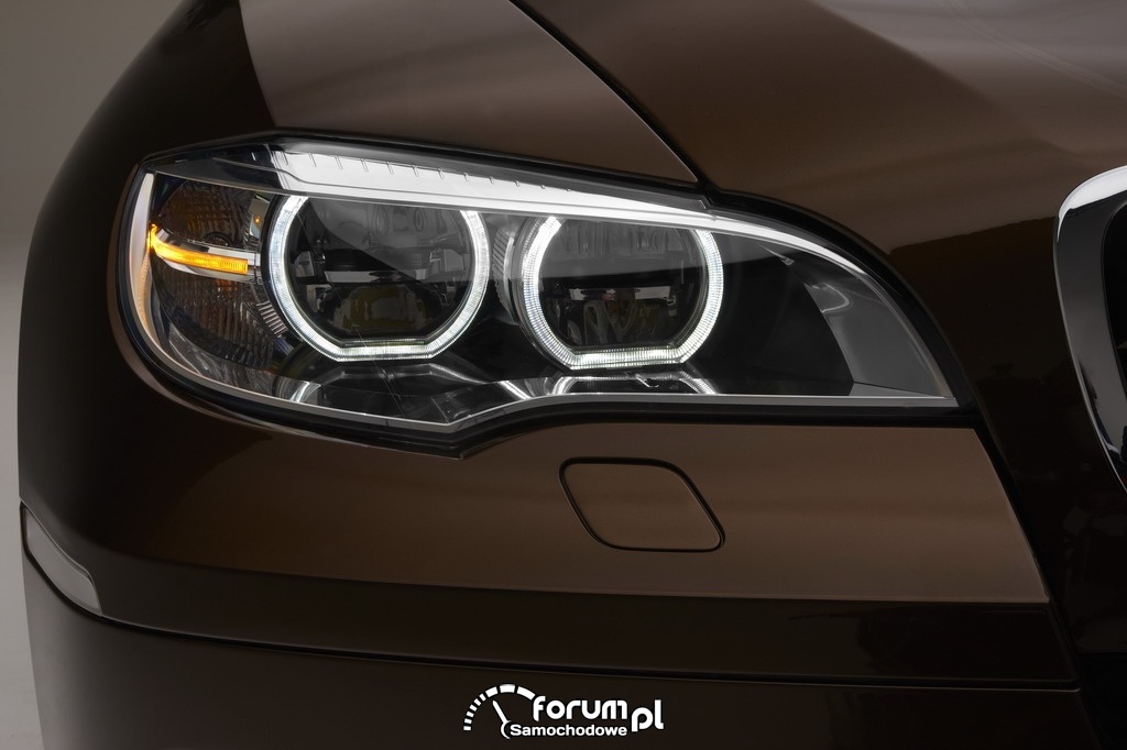 BMW X6 - adaptacyjne reflektory LED