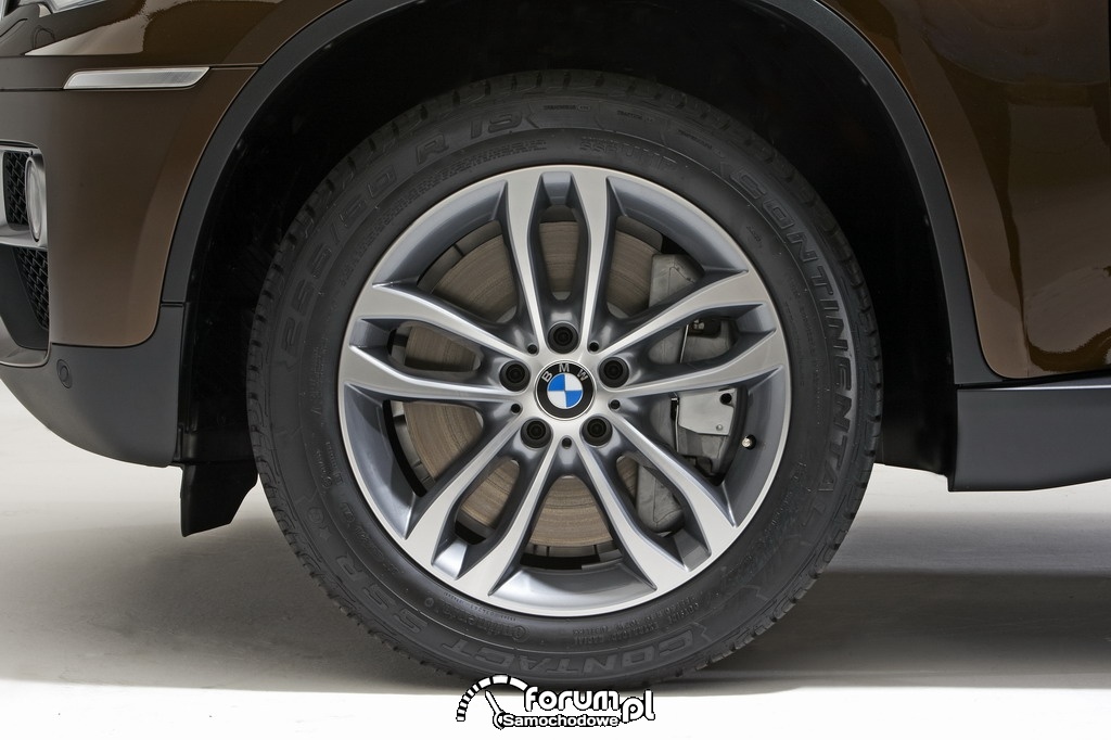 BMW X6 - alumniniowe felgi z oponami 255-55R19