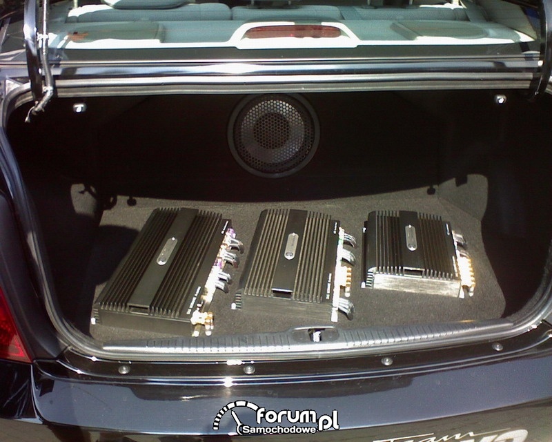 Car audio, video 2007, wzmacniacze w bagażniku