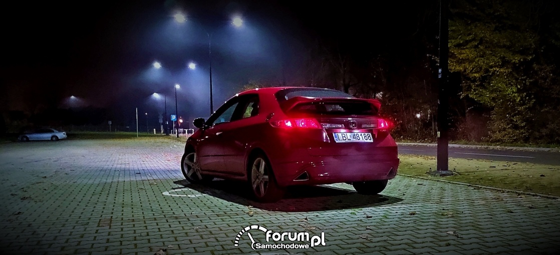 CIvic VIII nocą