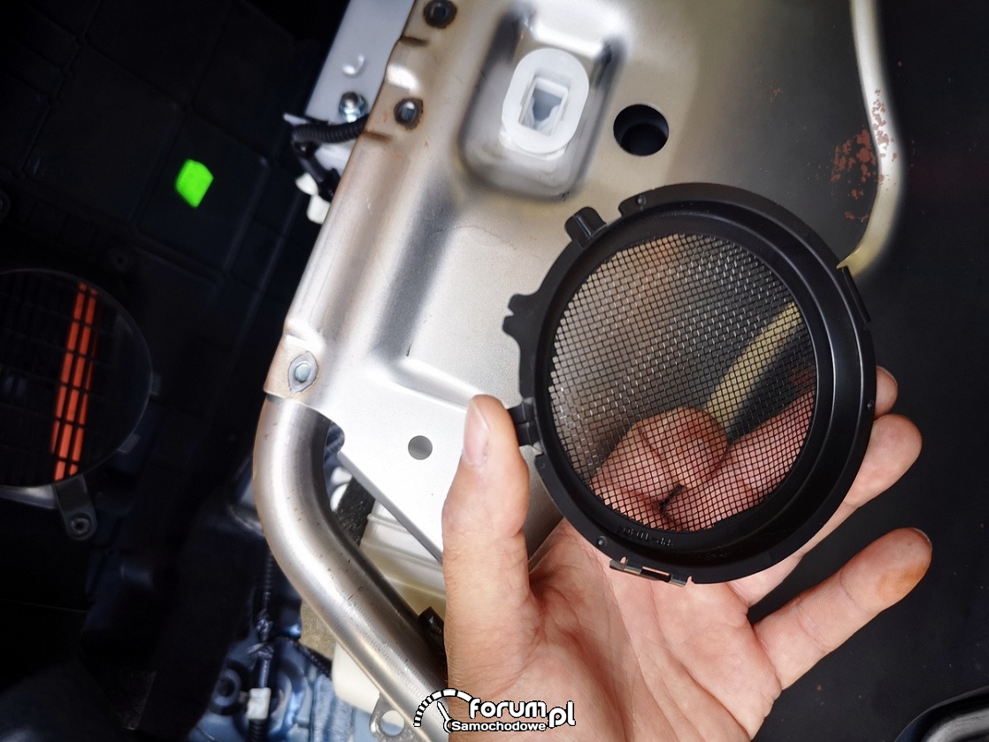 Filtr układu chłodzenia baterii trakcyjnej strona od wentylatora - Toyota Auris Hybrid