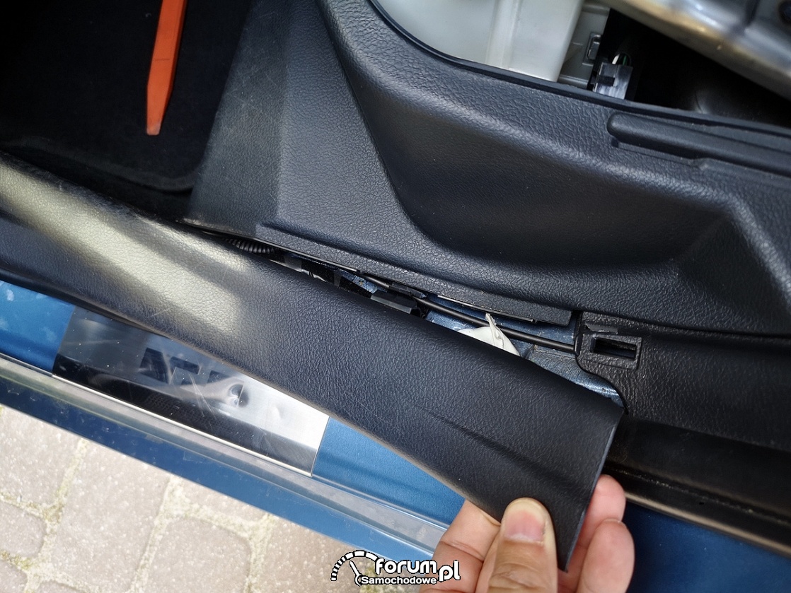 Toyota Auris Hybrid II - czyszczenie filtra baterii trakcyjnej