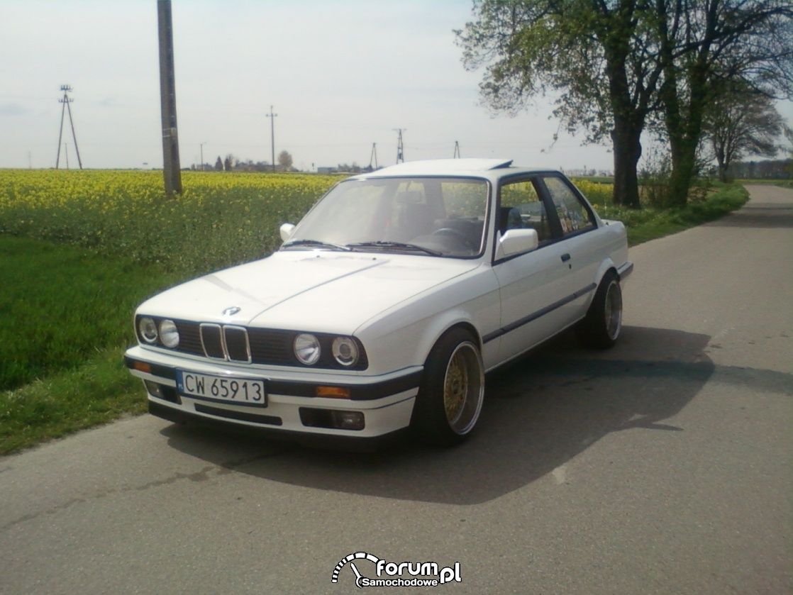 Biała E30