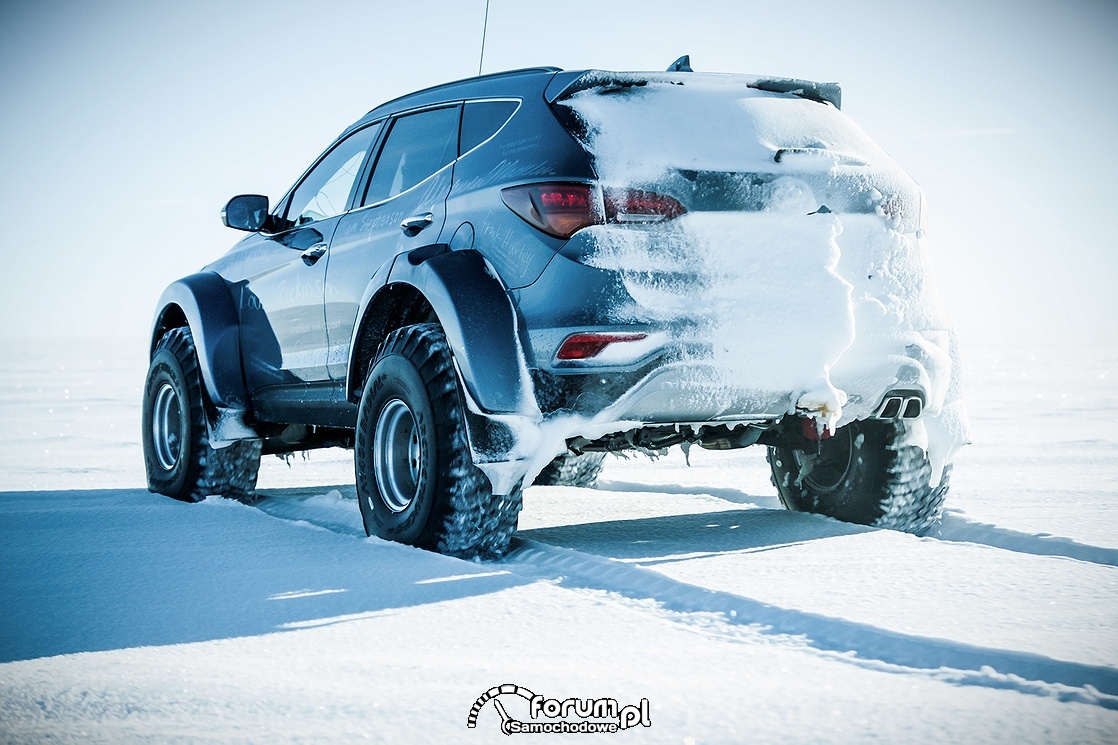 Hyundai Santa Fe, Arctic Trucks, tył w śniegu