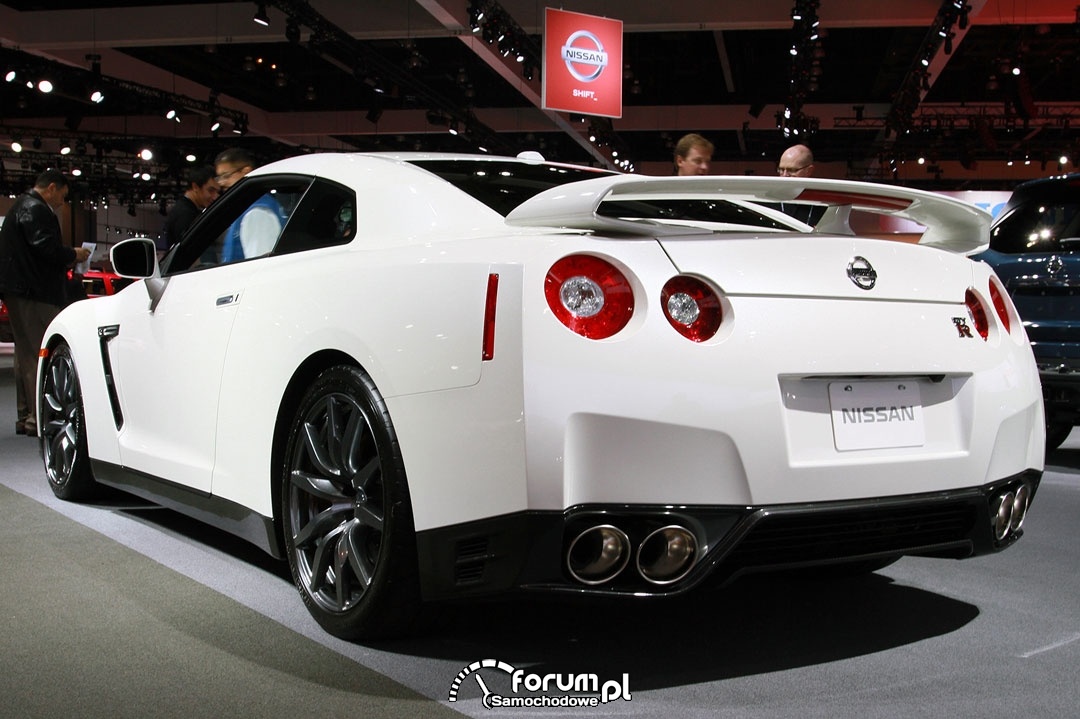 Nissan GTR zewnatrz