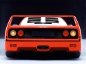 Ferrari F40 - trzy centralnie umieszczone końcówki wydechu