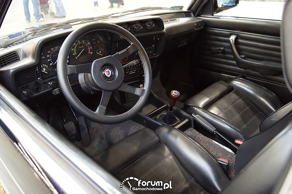 BMW E21 323i, wnętrze