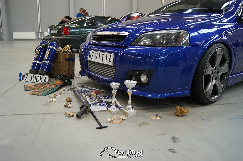 Opel Astra Coupe Irmscher, puchary i sprzęt do nurkowania