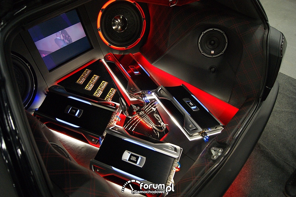 Volkswagen Golf III GTI, zabudowa bagażnika, metalowy skorpion