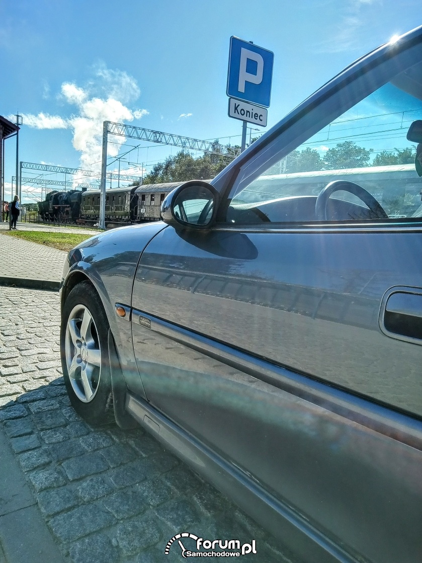 Vectra i pociąg retro
