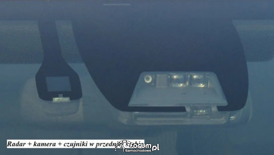 Radar, kamera, czujniki w przedniej szybie - Auris Hybrid