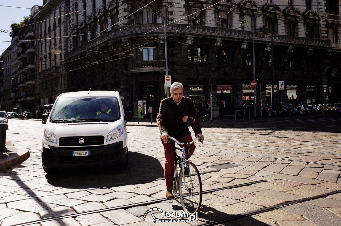 Rower, miasto, samochód