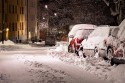 Śnieg, droga, samochody pod śniegiem