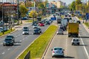 Ulica, droga trzypasmowa w mieście