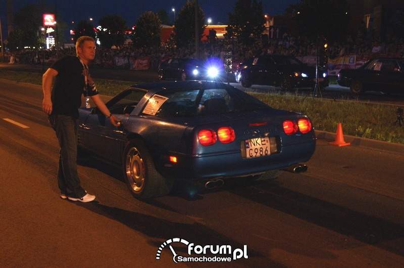 Chevrolet Corvette - nocny wyścig