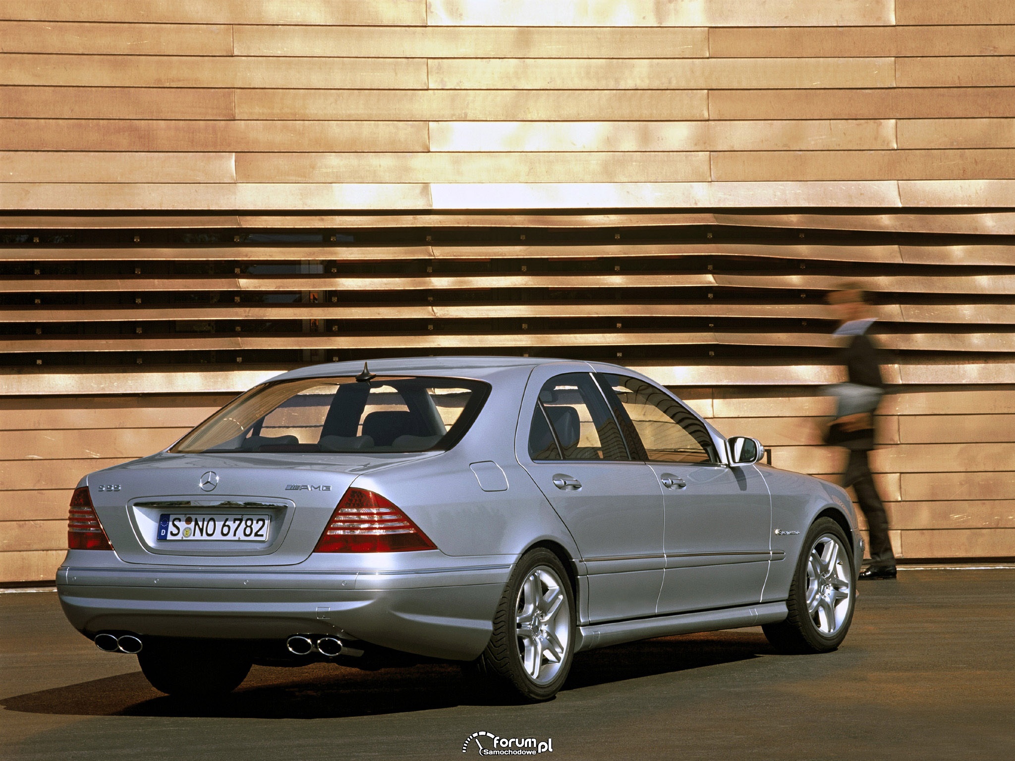 Mercedes S-Class W220 : Samochody Luksusowe (Segment F)