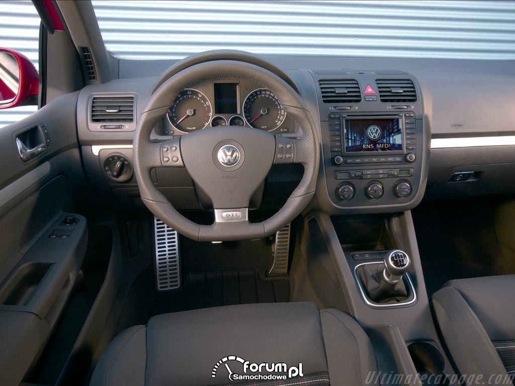 Volkswagen Golf V GTI, wnętrze, deska rozdzielcza zdjęcie