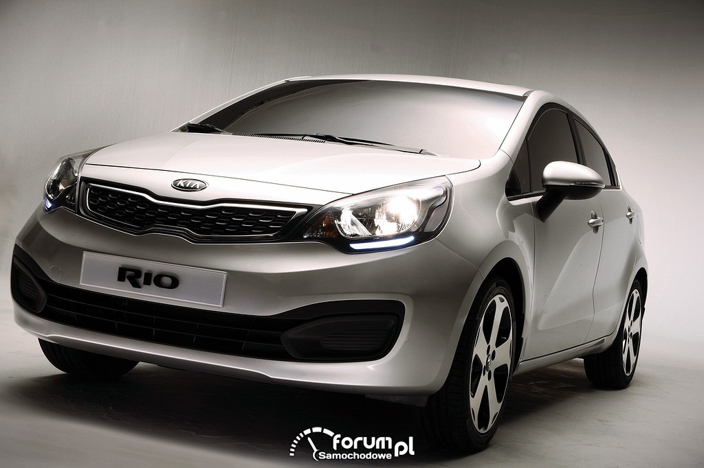Kia Rio, wersja 4-drzwiowa, przód, 2012