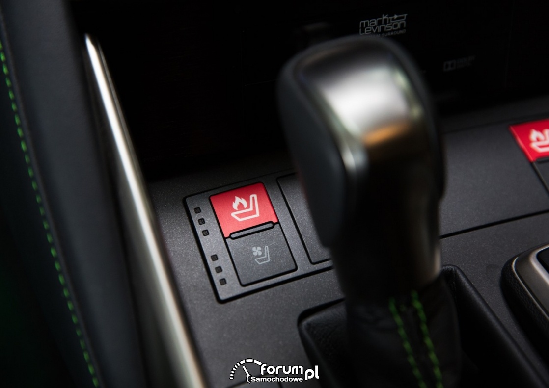 Lexus IS Sriracha, przyciski podgrzewanych foteli