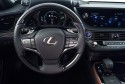 Lexus LS500h, multimedialna kierownica, licznik