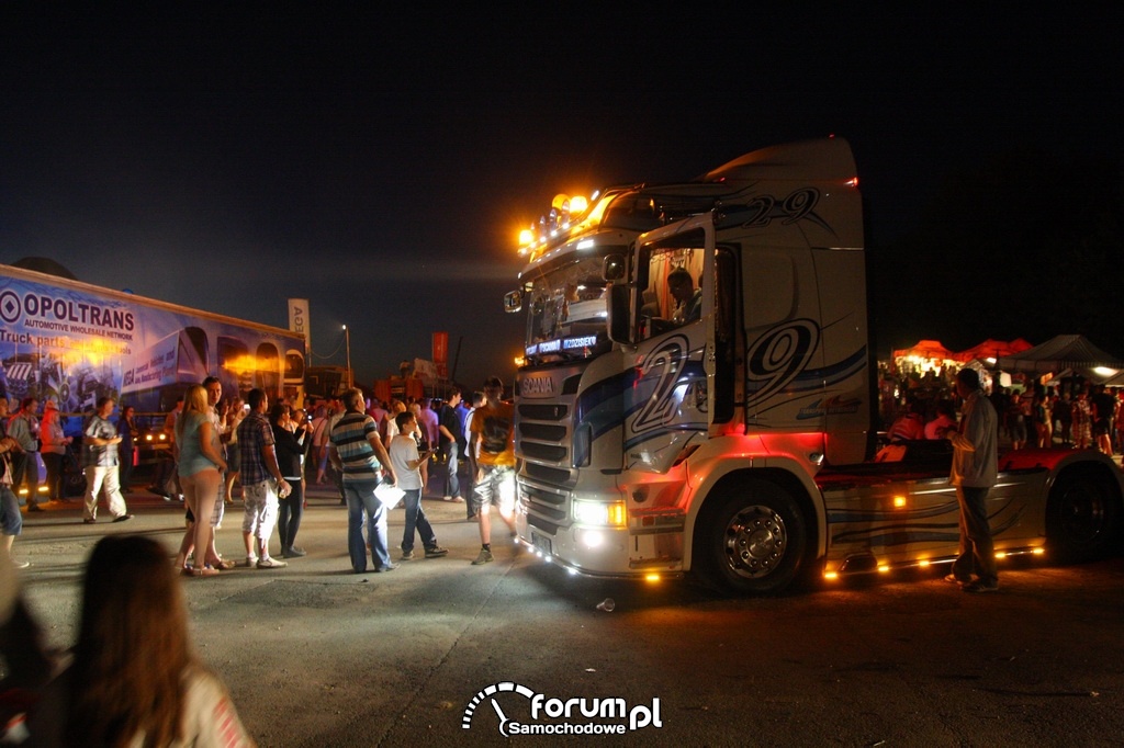 Scania, podświetlenie kabiny i zewnętrze oświetlenie